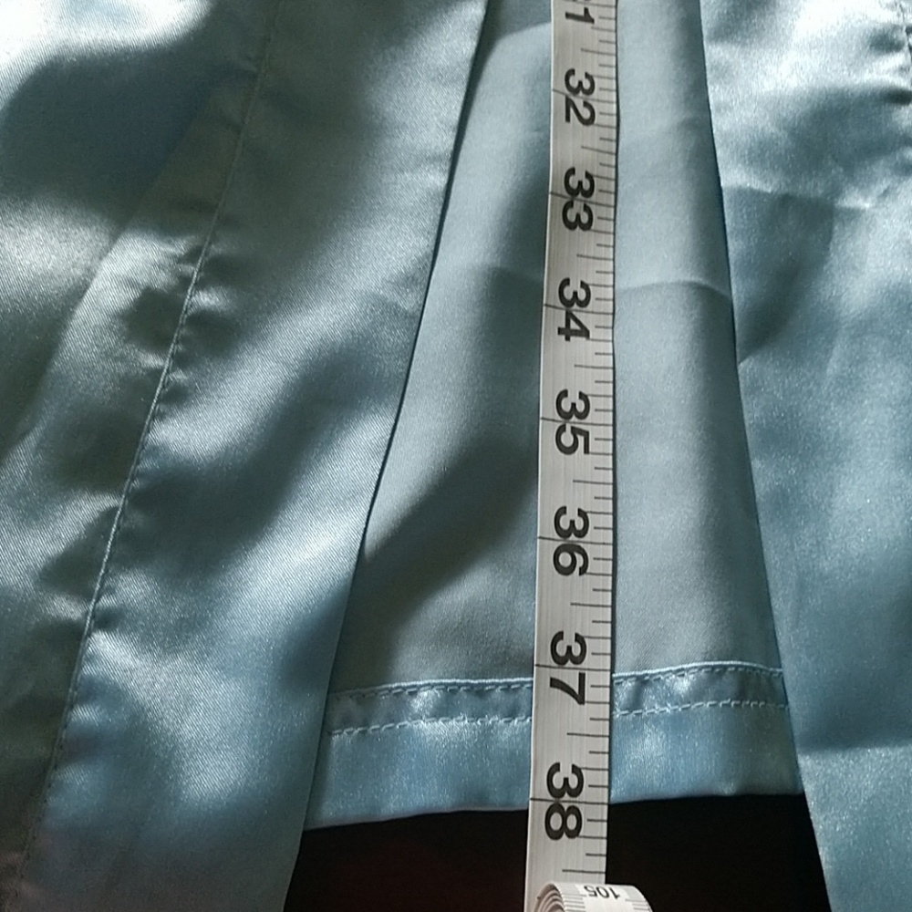 Matching Nightgown & Robe initial L - Picture 6 of 8